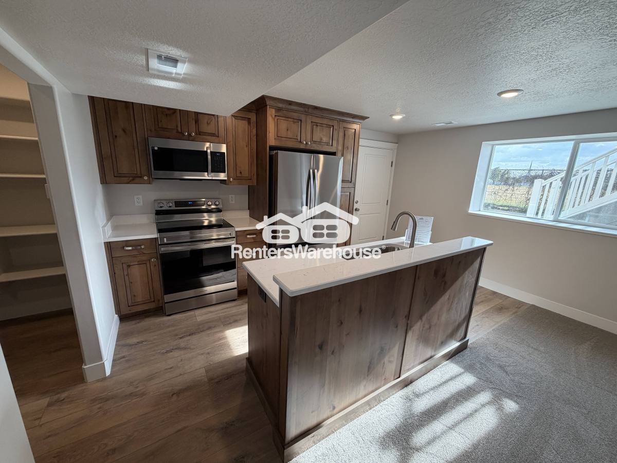 Apartment for rent at 373 N 2625 W, Clearfield, UT 84015