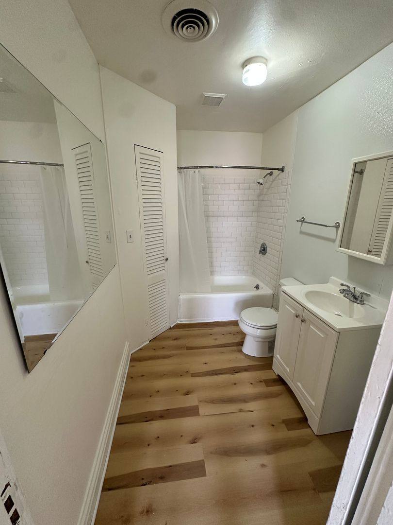 Apartment for rent at 1403 Rawson Ave, South Milwaukee, WI 53172