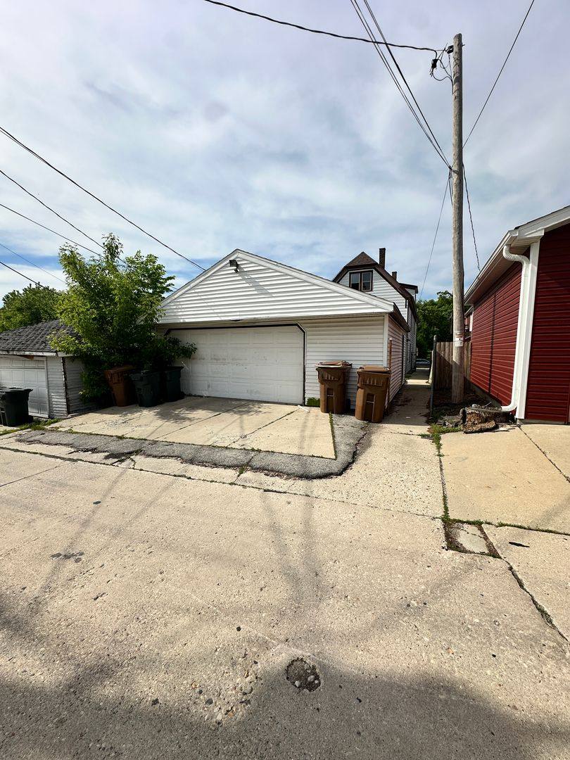 Apartment for rent at 1403 Rawson Ave, South Milwaukee, WI 53172