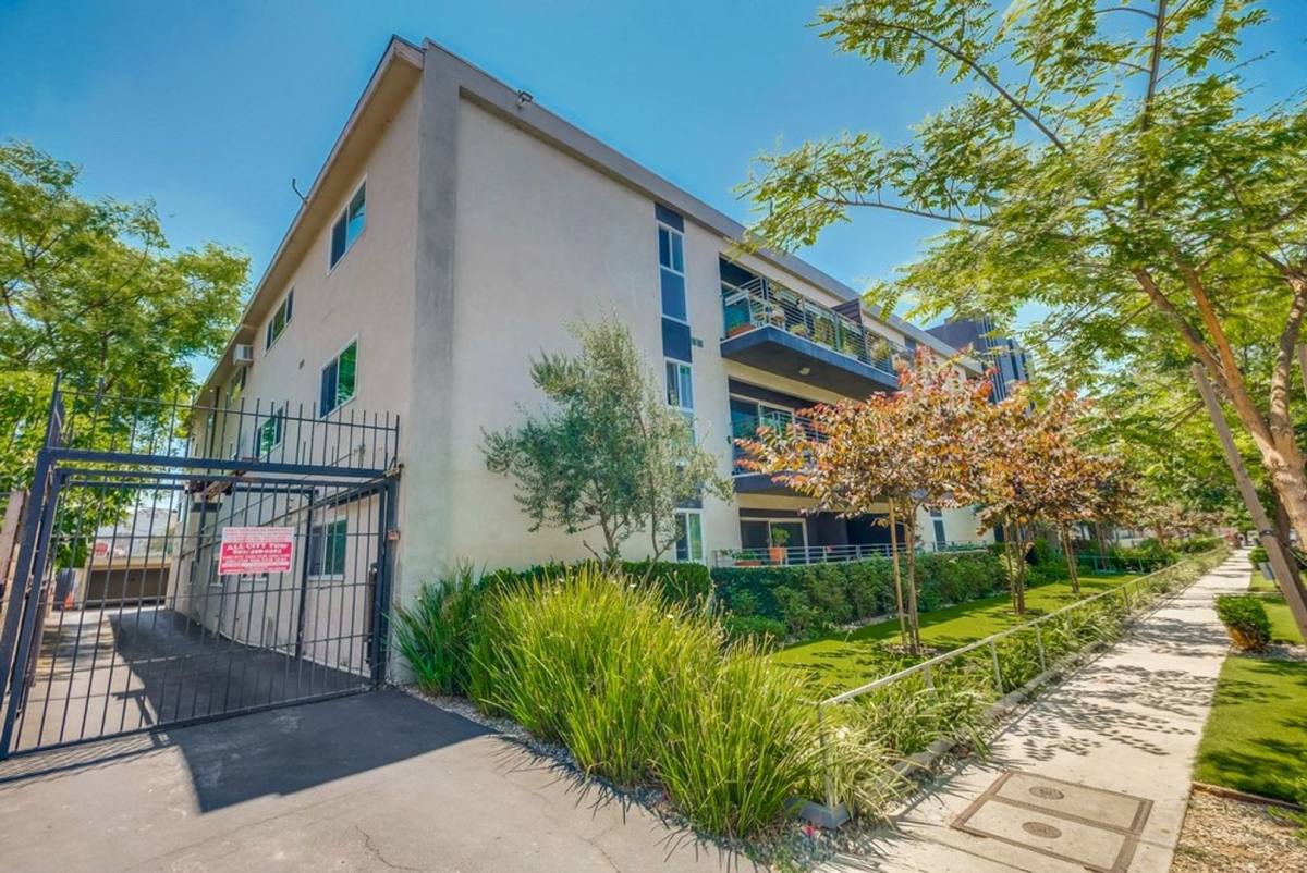 Apartment for rent at 2330 S Corning St #307, Los Angeles, CA 90034