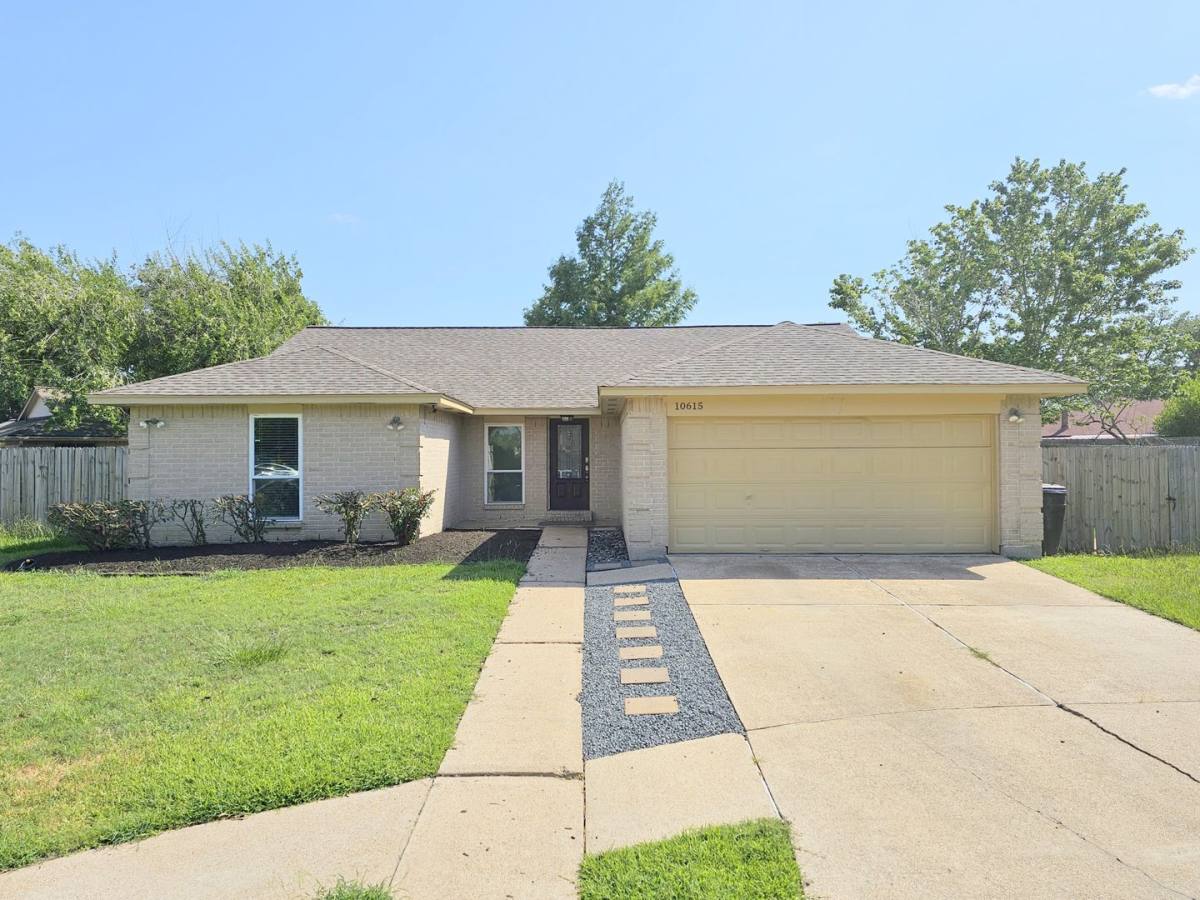 House for rent at 10615 Heatherford Dr, Houston, TX 77041