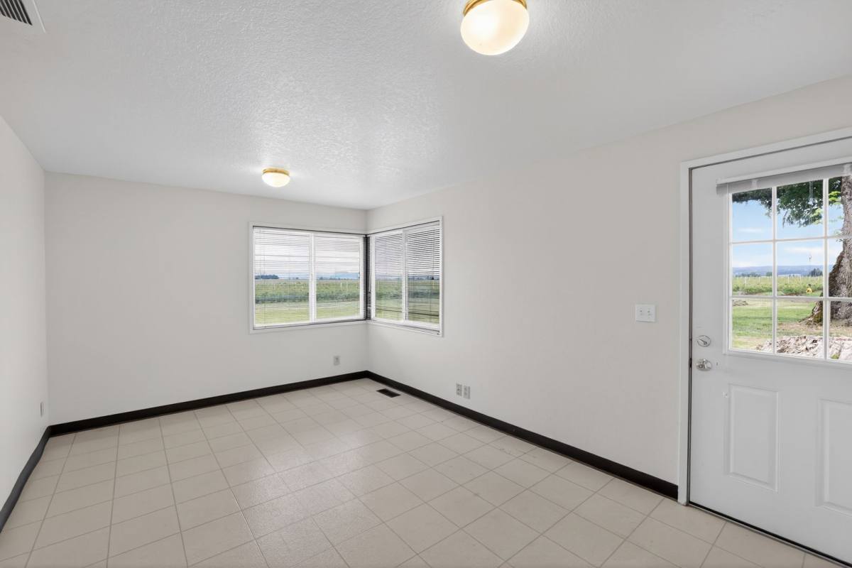 House for rent at 32303 NW Zion Church Rd, Hillsboro, OR 97124