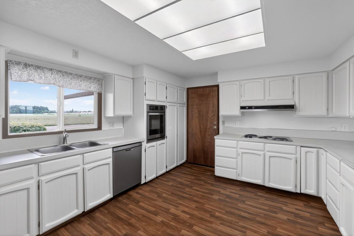 House for rent at 32303 NW Zion Church Rd, Hillsboro, OR 97124