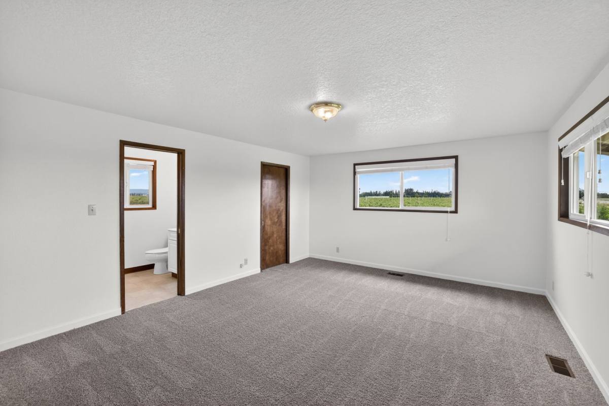 House for rent at 32303 NW Zion Church Rd, Hillsboro, OR 97124