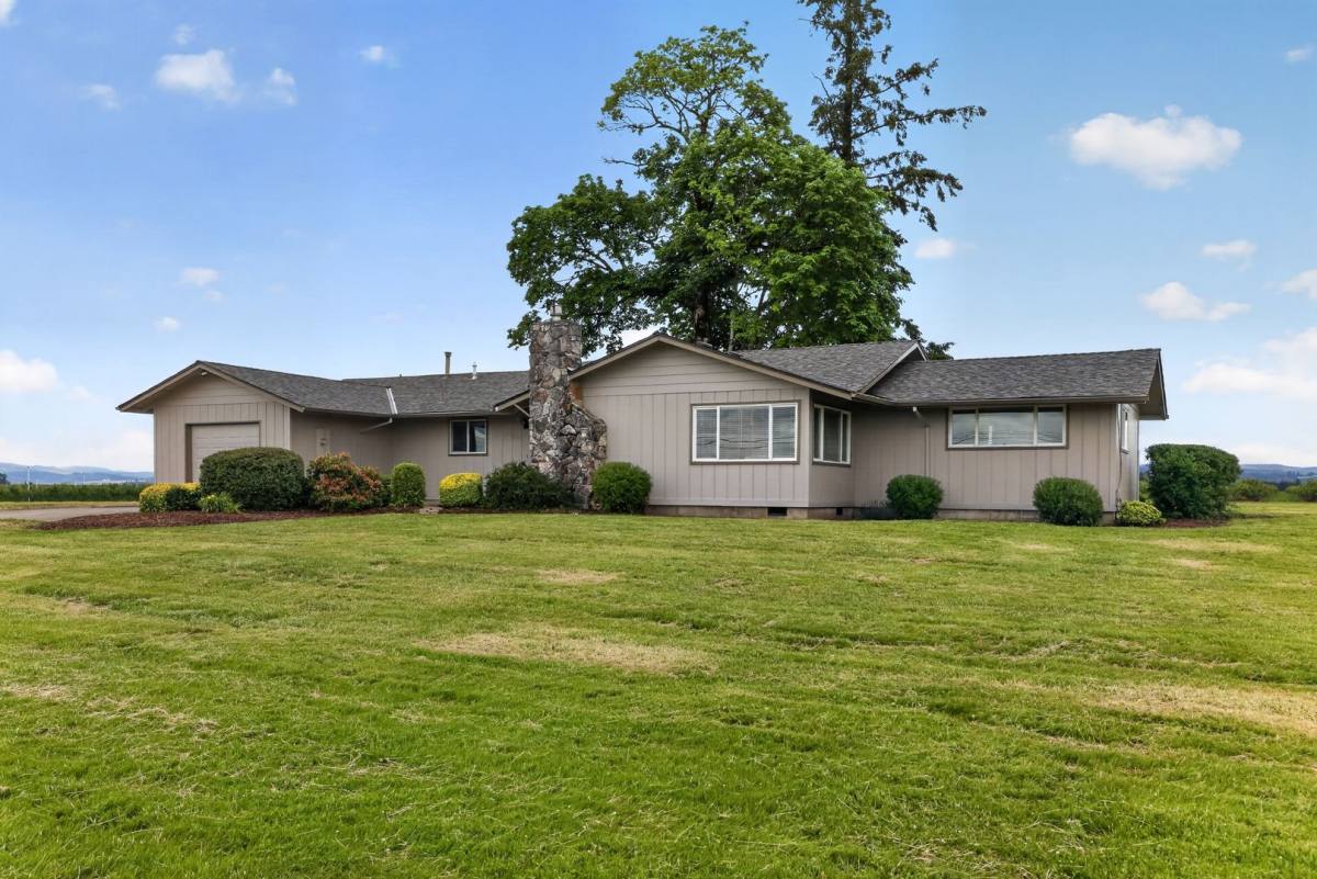 House for rent at 32303 NW Zion Church Rd, Hillsboro, OR 97124