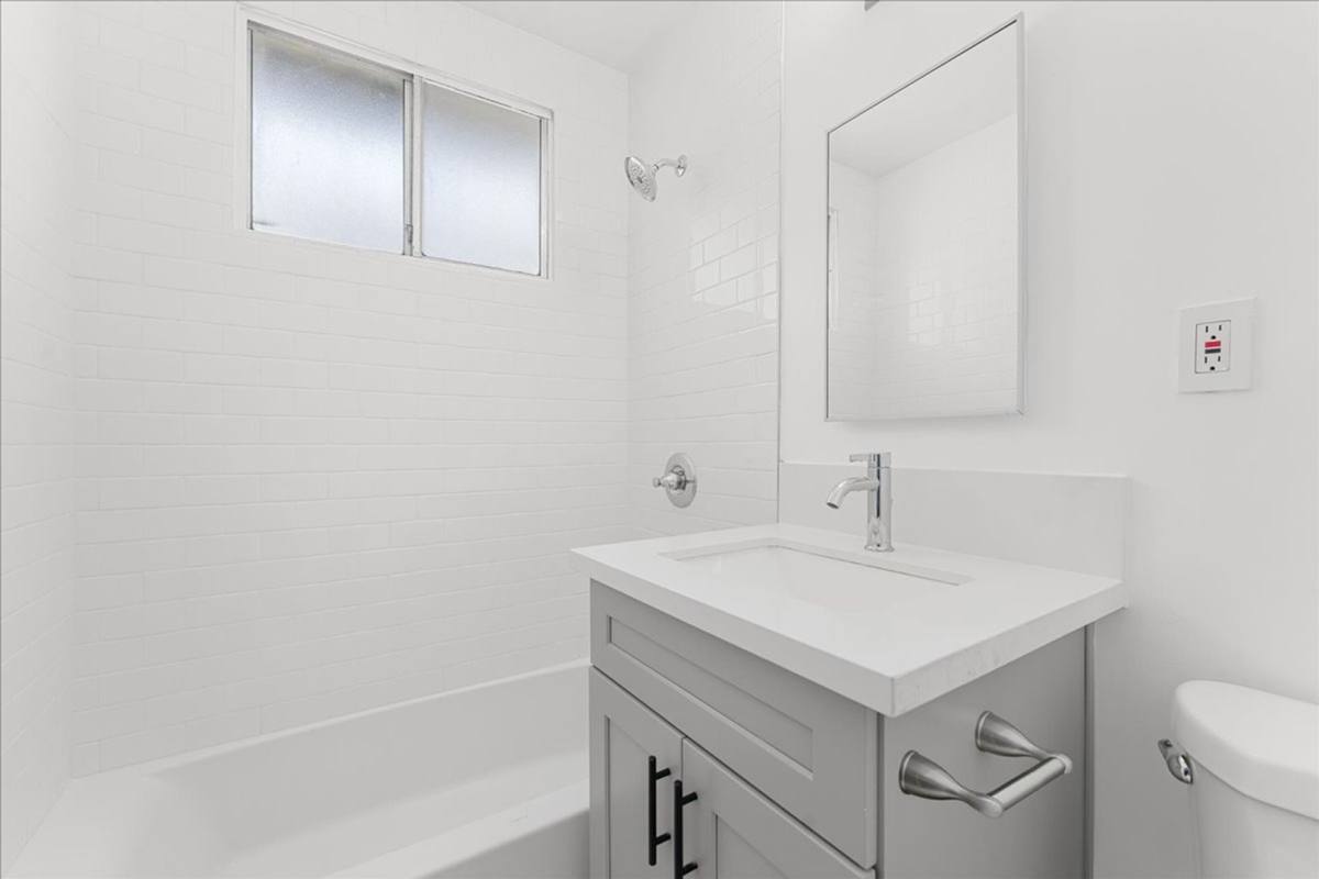Apartment for rent at 7739 Laurel Canyon Blvd #13, North Hollywood, CA 91605