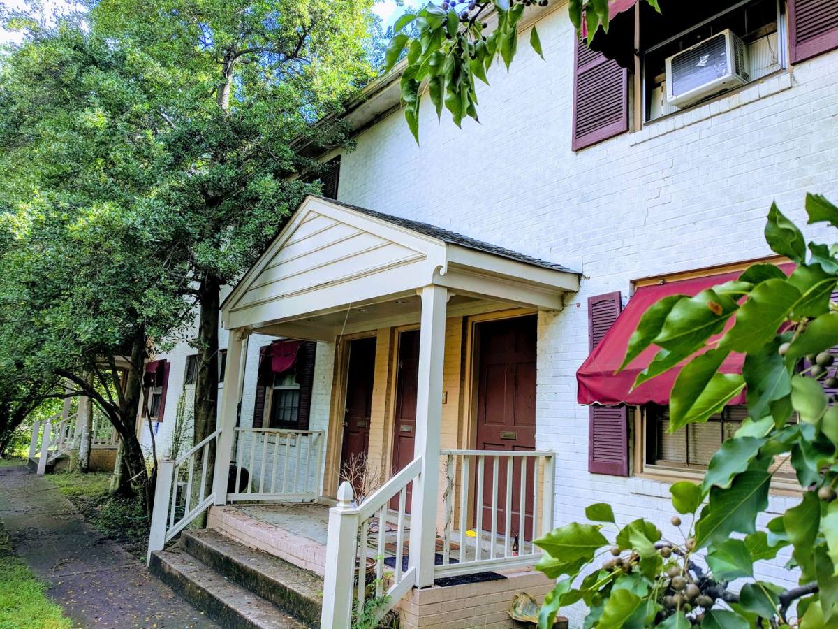 Apartment for rent at 3328 Ellwood Ave, Richmond, VA 23221