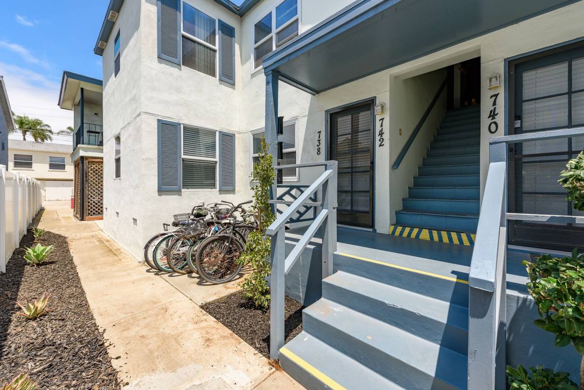 Apartment for rent at 736-746 E Ave, Coronado, CA 92118
