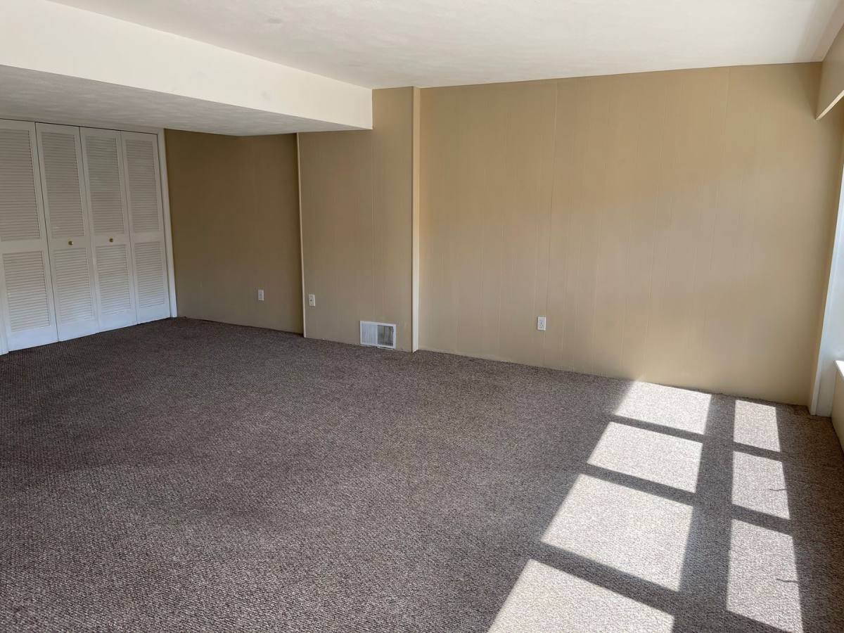 Apartment for rent at 3615 Kennedy Dr, East Moline, IL 61244