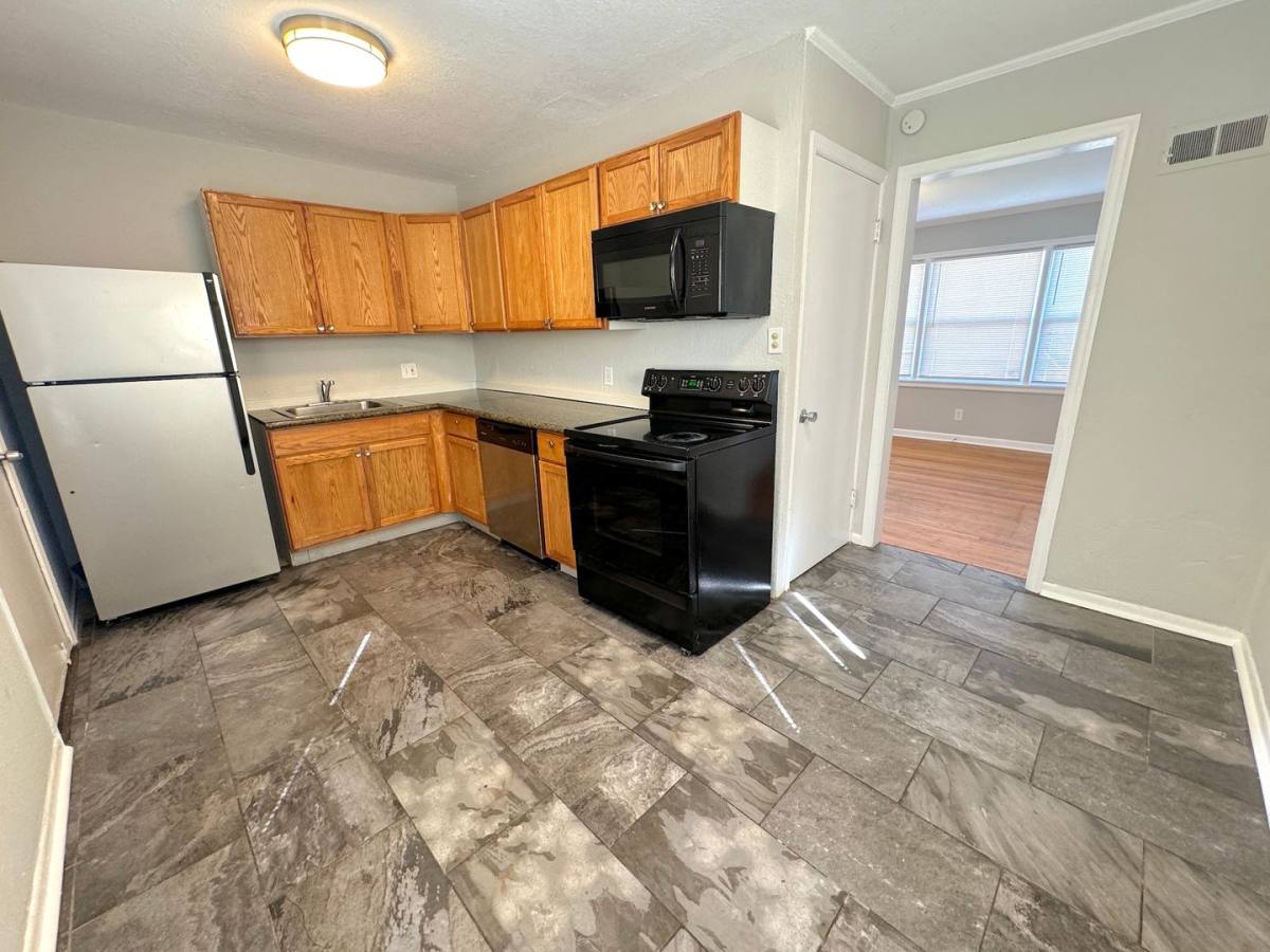 House for rent at 6024 Tracy Ave, Kansas City, MO 64131