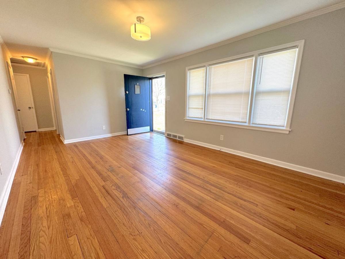 House for rent at 6024 Tracy Ave, Kansas City, MO 64131