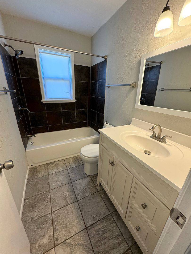 House for rent at 6024 Tracy Ave, Kansas City, MO 64131