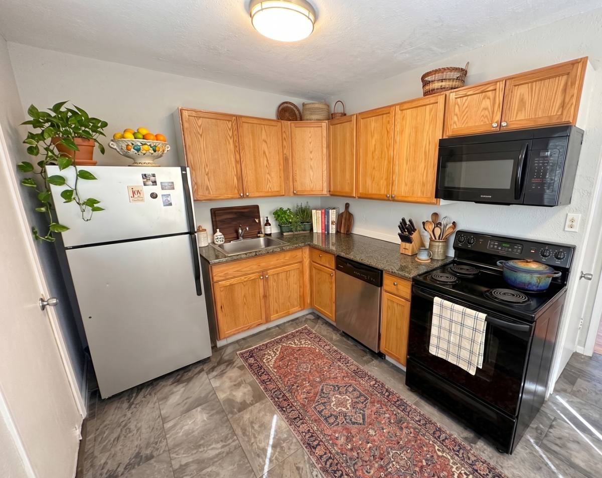 House for rent at 6024 Tracy Ave, Kansas City, MO 64131