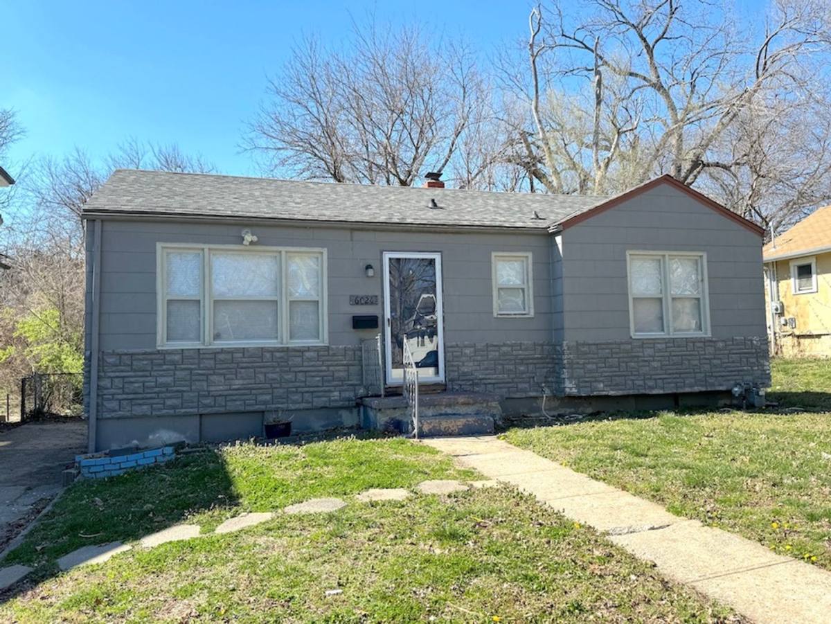 House for rent at 6024 Tracy Ave, Kansas City, MO 64131