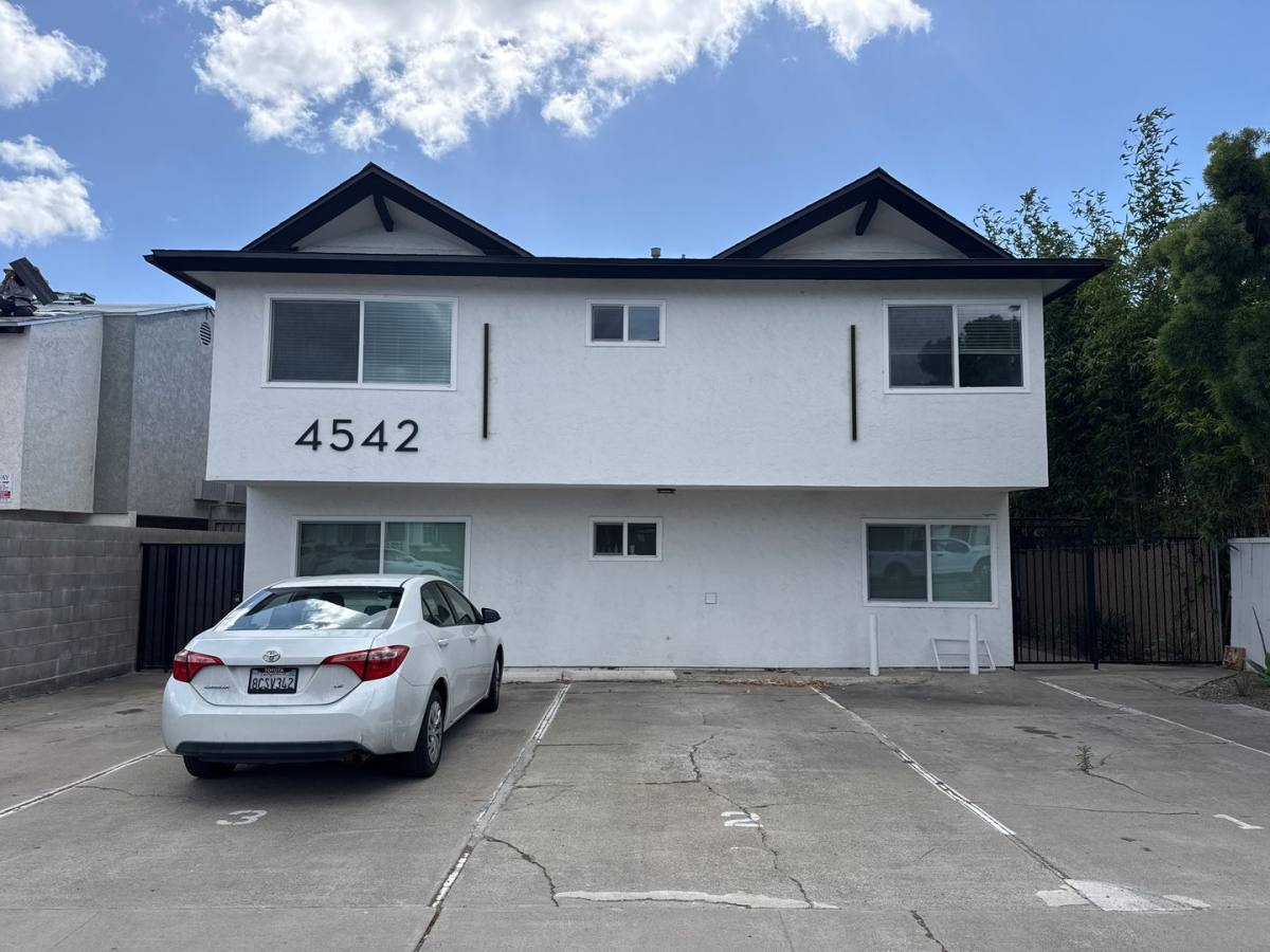 Apartment for rent at 4542 Felton Ave, San Diego, CA 92116