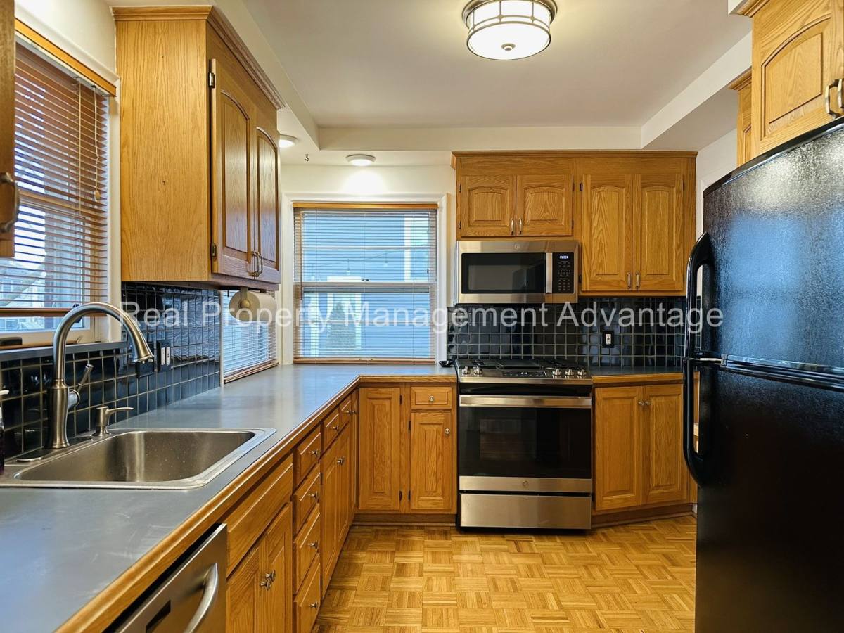 House for rent at 3912 Hillside Dr, Royal Oak, MI 48073