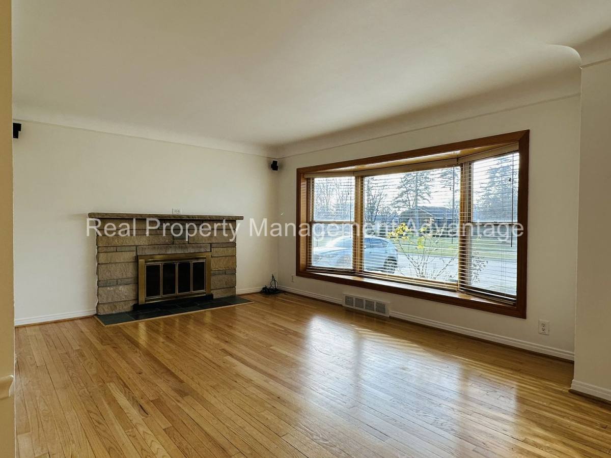 House for rent at 3912 Hillside Dr, Royal Oak, MI 48073