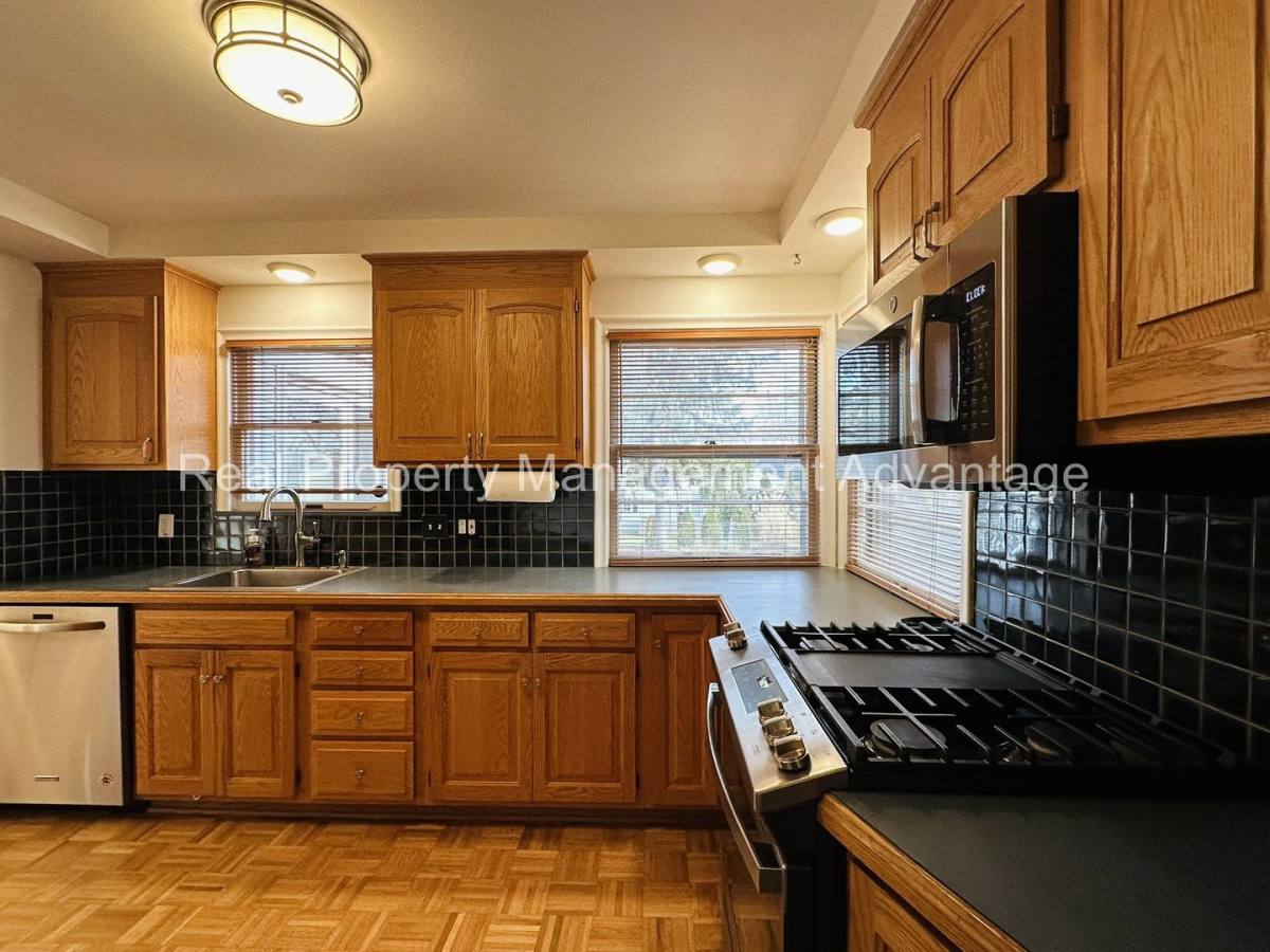 House for rent at 3912 Hillside Dr, Royal Oak, MI 48073