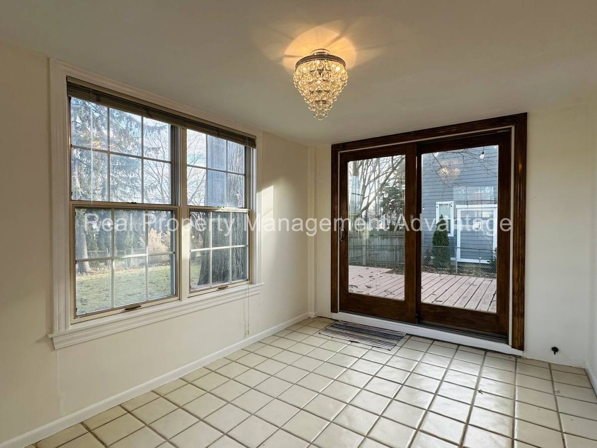 House for rent at 3912 Hillside Dr, Royal Oak, MI 48073