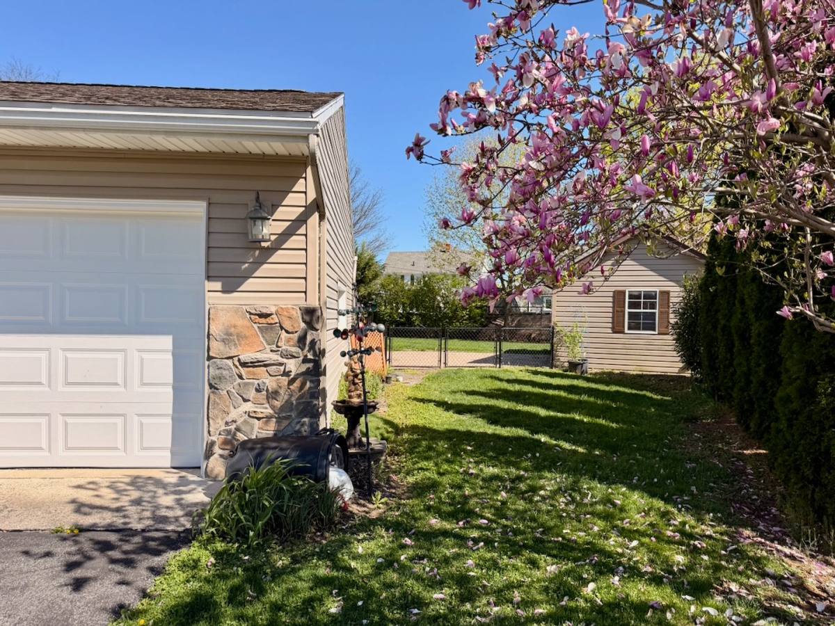 Townhouse for rent at 924 Blanchard Ave, Chambersburg, PA 17202