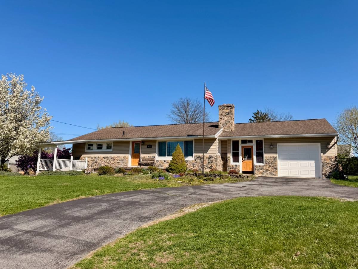Townhouse for rent at 924 Blanchard Ave, Chambersburg, PA 17202