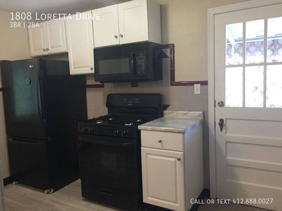 House for rent at 1808 Loretta Dr, Pittsburgh, PA 15235
