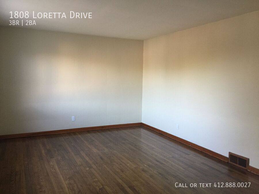 House for rent at 1808 Loretta Dr, Pittsburgh, PA 15235