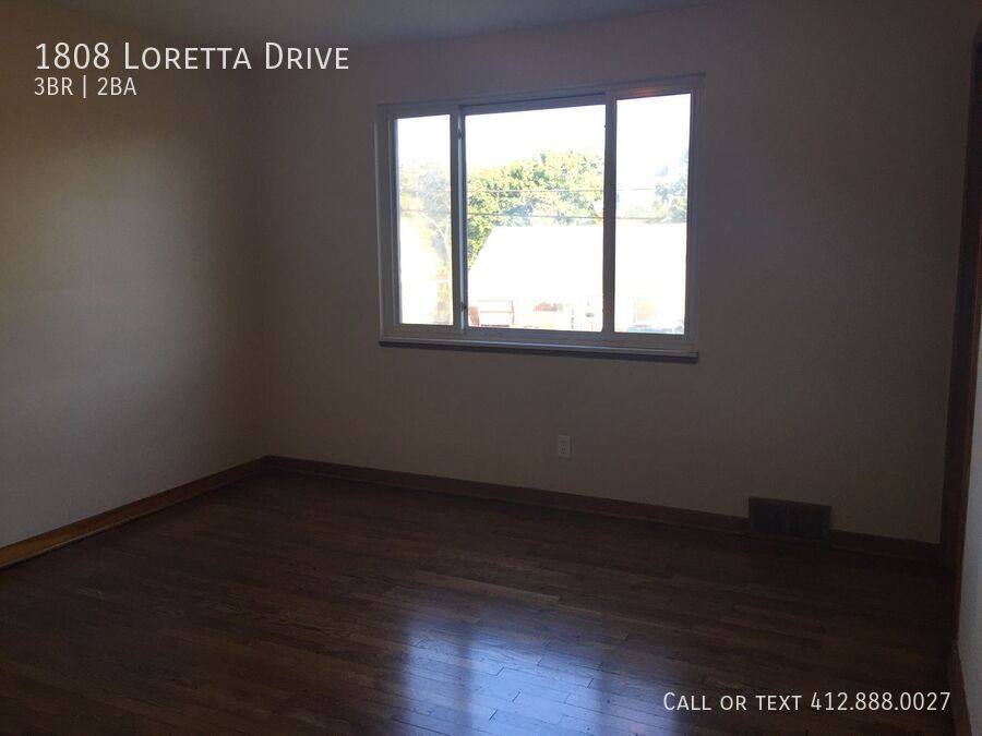 House for rent at 1808 Loretta Dr, Pittsburgh, PA 15235