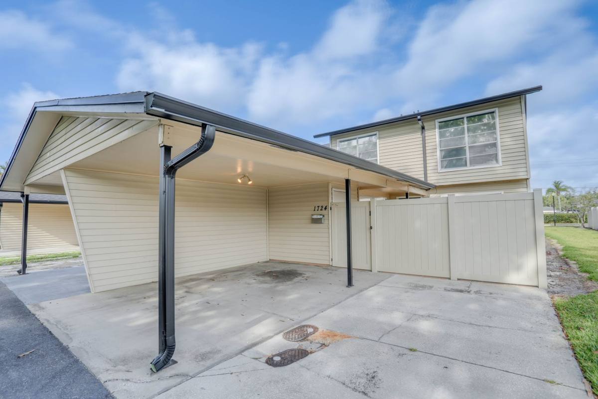Townhouse for rent at 1724 Townhall Lane, Orlando, FL 32807