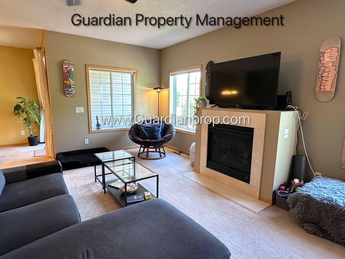 Townhouse for rent at 18355 Kerrville Trail, Lakeville, MN 55044
