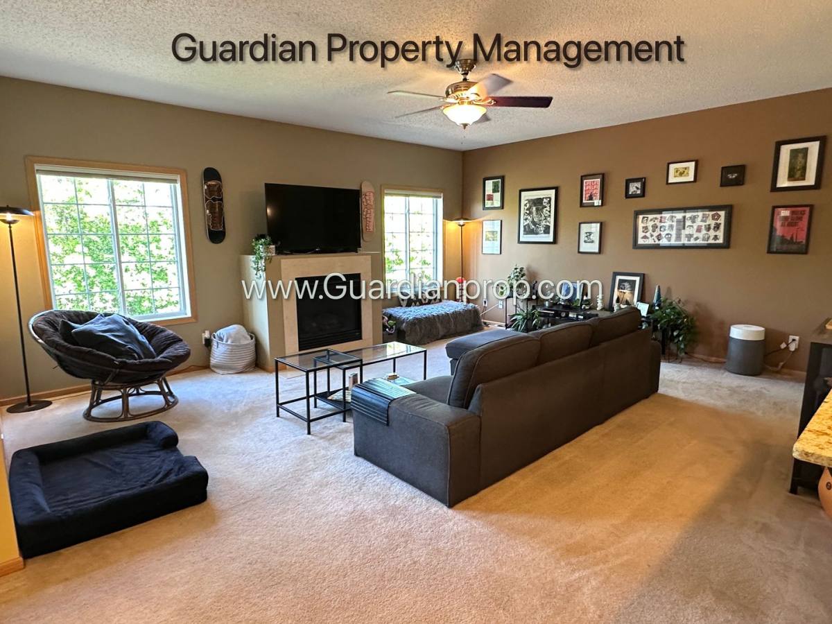 Townhouse for rent at 18355 Kerrville Trail, Lakeville, MN 55044