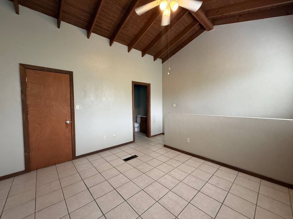 Townhouse for rent at 569-B Oakland Ave E, Tallahassee, FL 32301