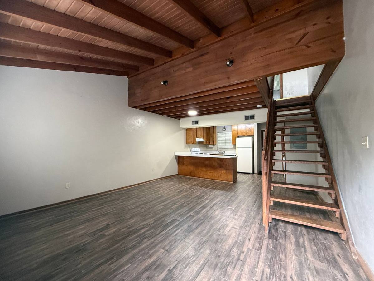 Townhouse for rent at 569-B Oakland Ave E, Tallahassee, FL 32301