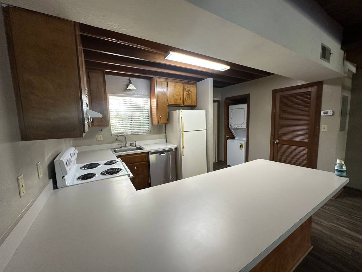 Townhouse for rent at 569-B Oakland Ave E, Tallahassee, FL 32301