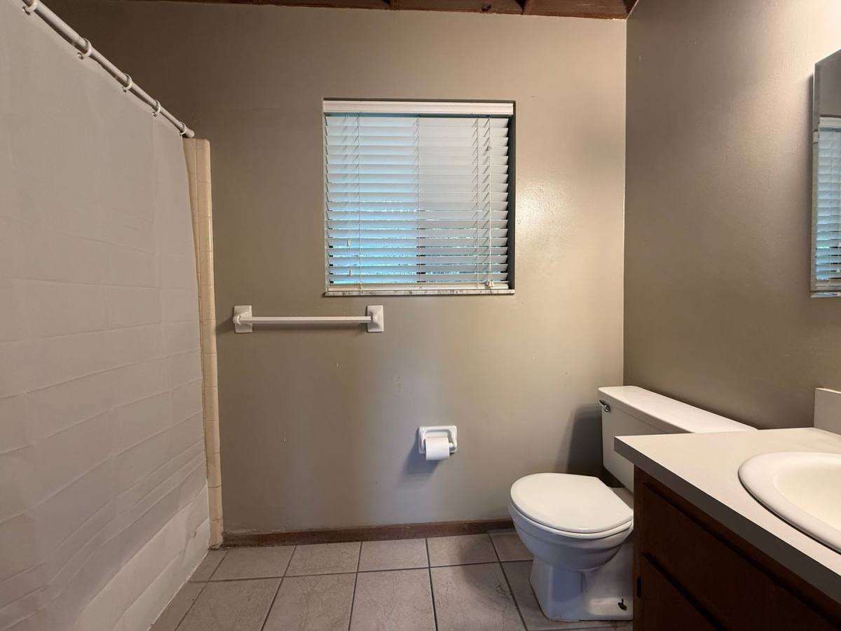 Townhouse for rent at 569-B Oakland Ave E, Tallahassee, FL 32301