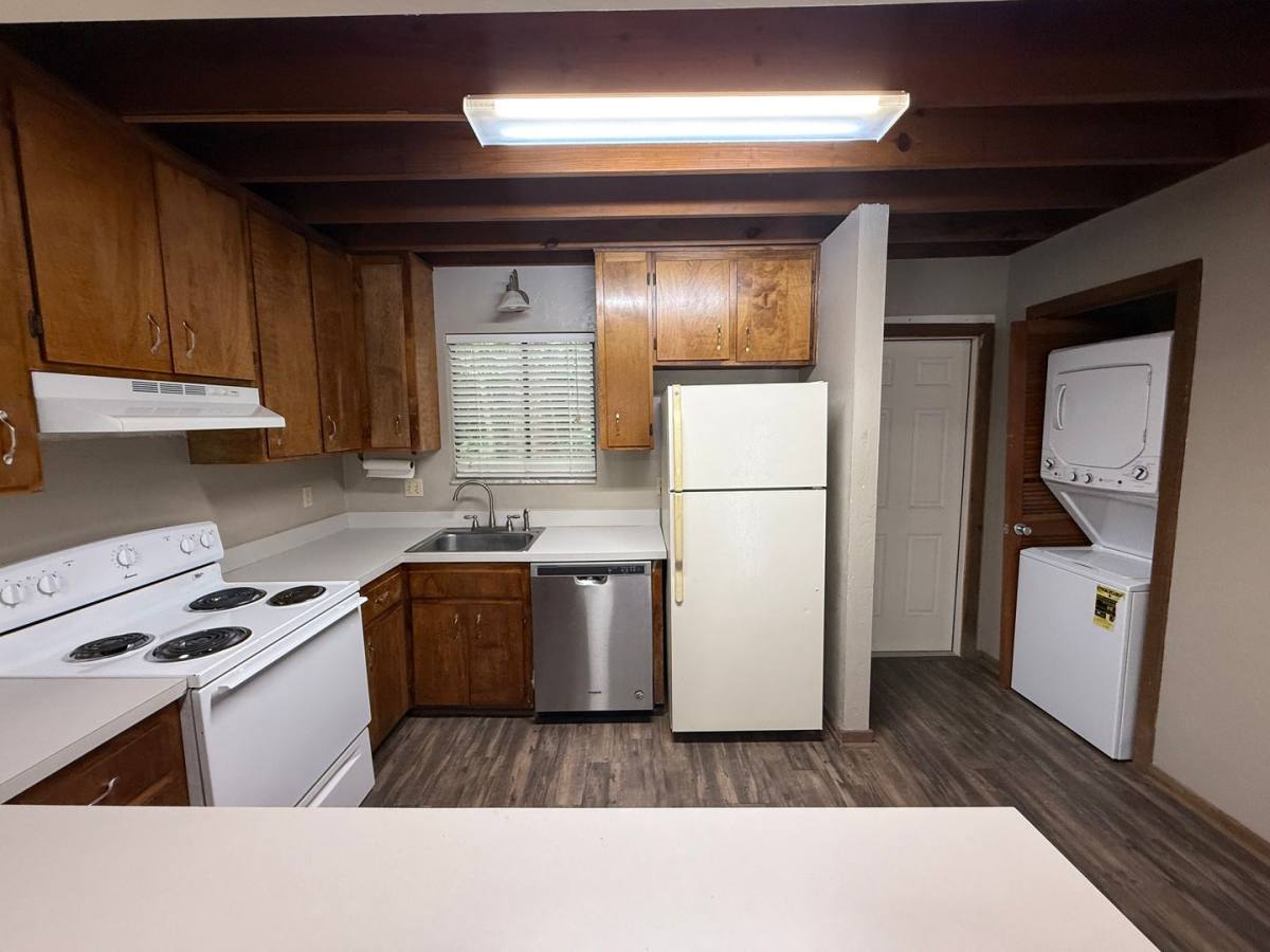 Townhouse for rent at 569-B Oakland Ave E, Tallahassee, FL 32301