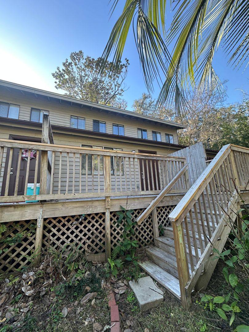 Townhouse for rent at 569-B Oakland Ave E, Tallahassee, FL 32301