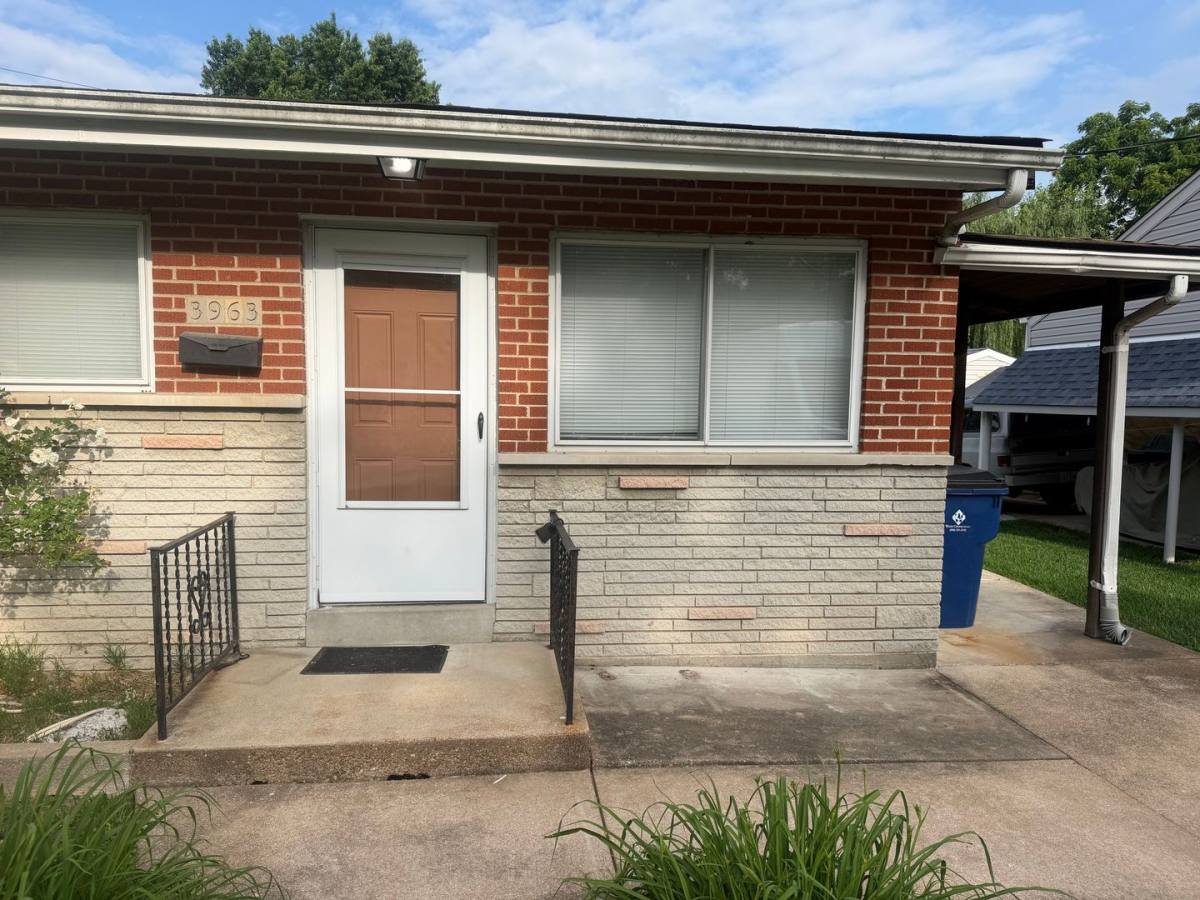 Apartment for rent at 3961-63 Jane Ave, Saint Ann, MO 63074