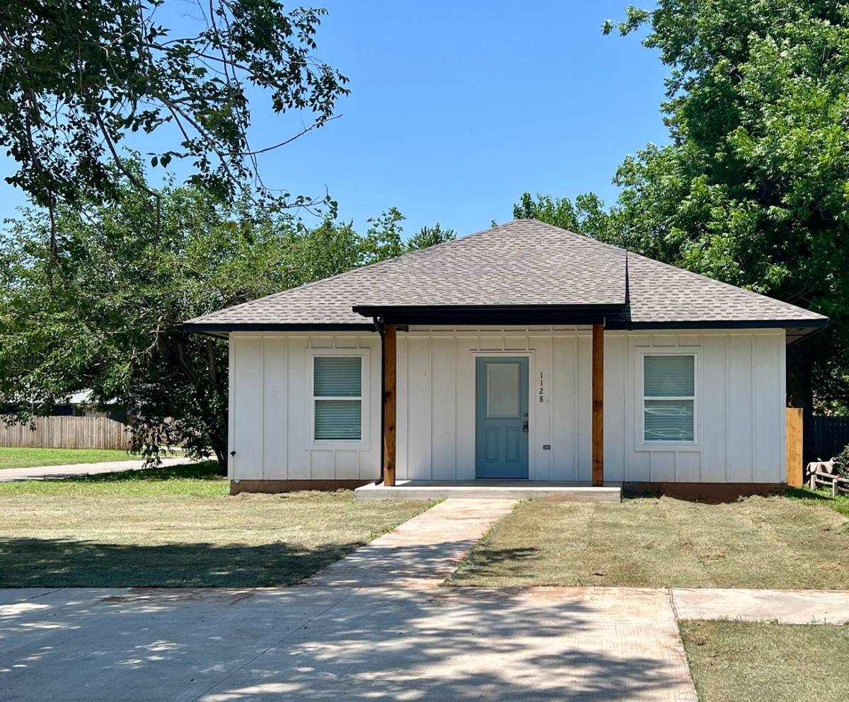 House for rent at 1128 W Iowa, Chickasha, OK 73018