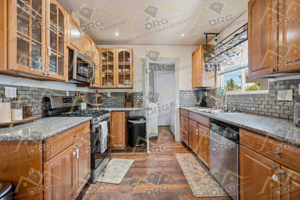 House for rent at 17 W 6th St, Stockton, CA 95206