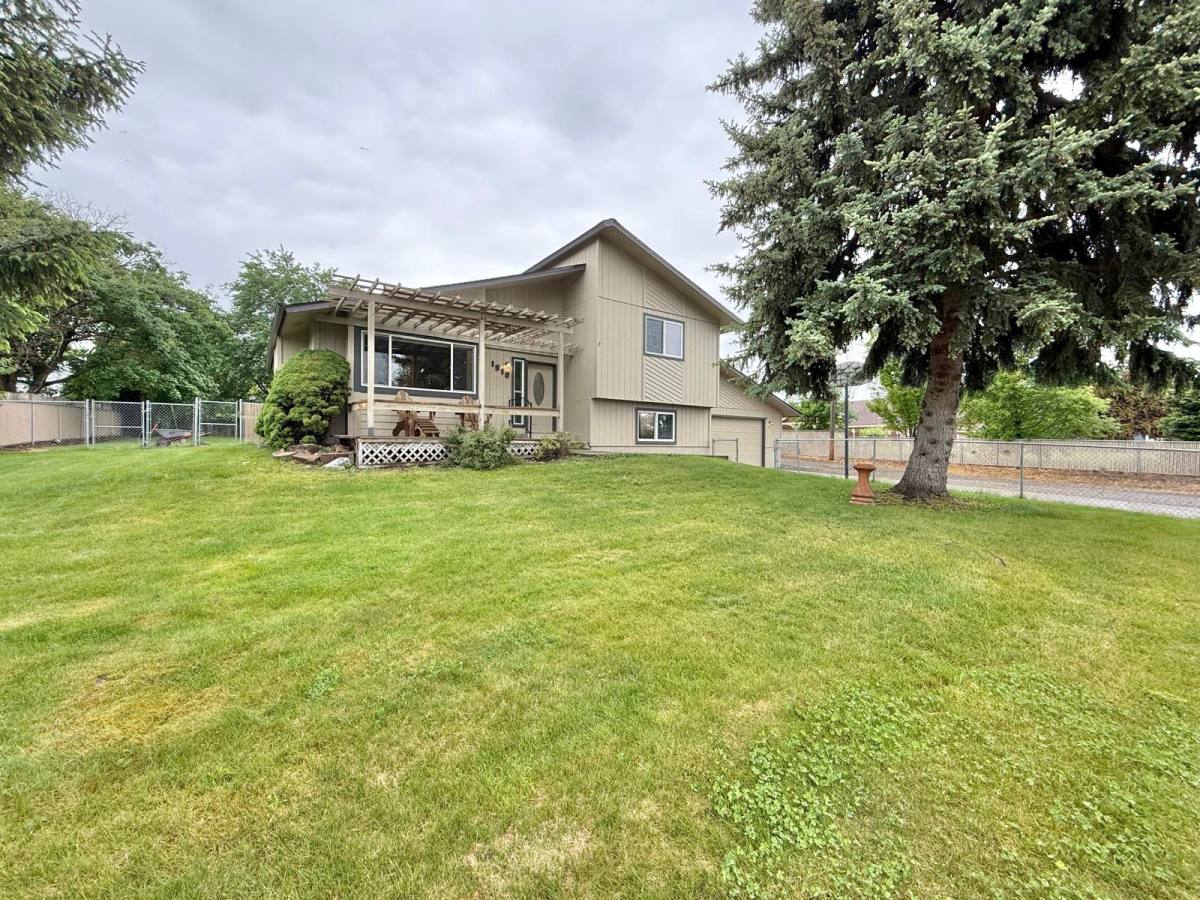 House for rent at 1510 S Progress Rd, Veradale, WA 99037