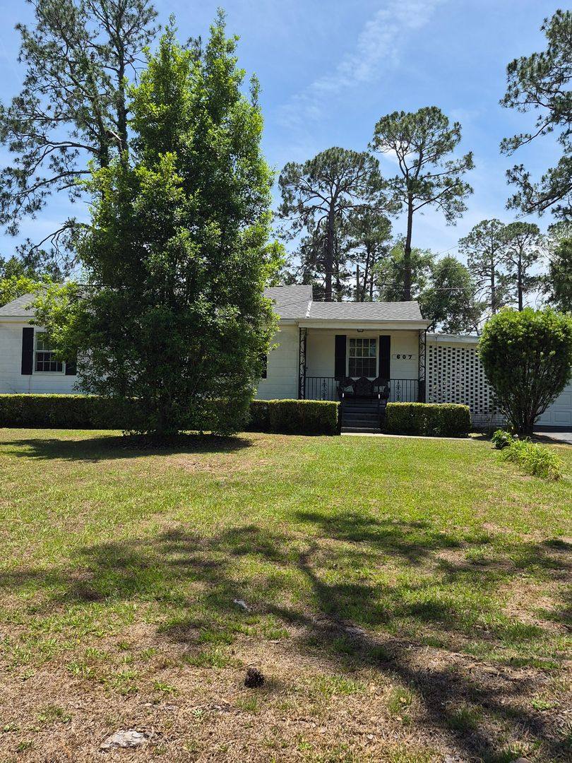 House for rent at 607 Pinetree Rd, Valdosta, GA 31602
