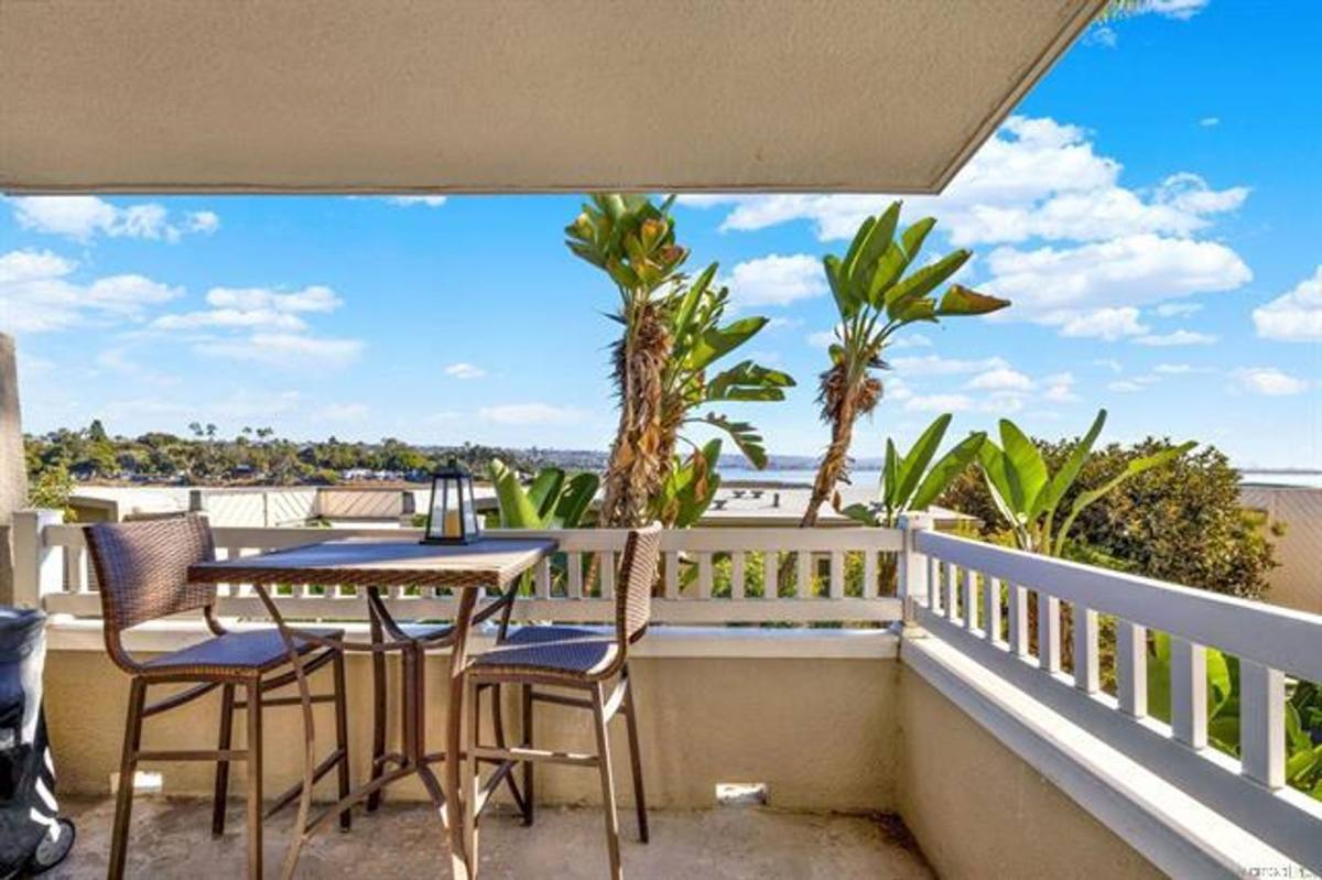 Condo for rent at 4015 Crown Point Dr, San Diego, CA 92109