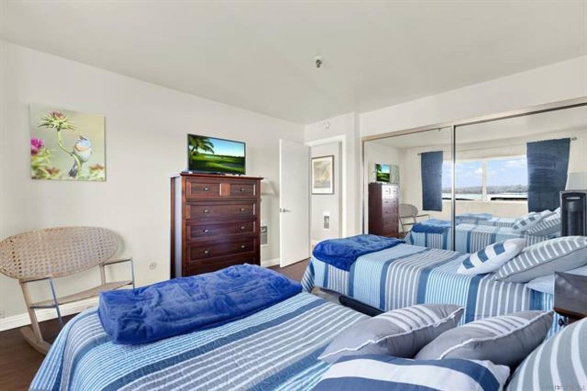 Condo for rent at 4015 Crown Point Dr, San Diego, CA 92109