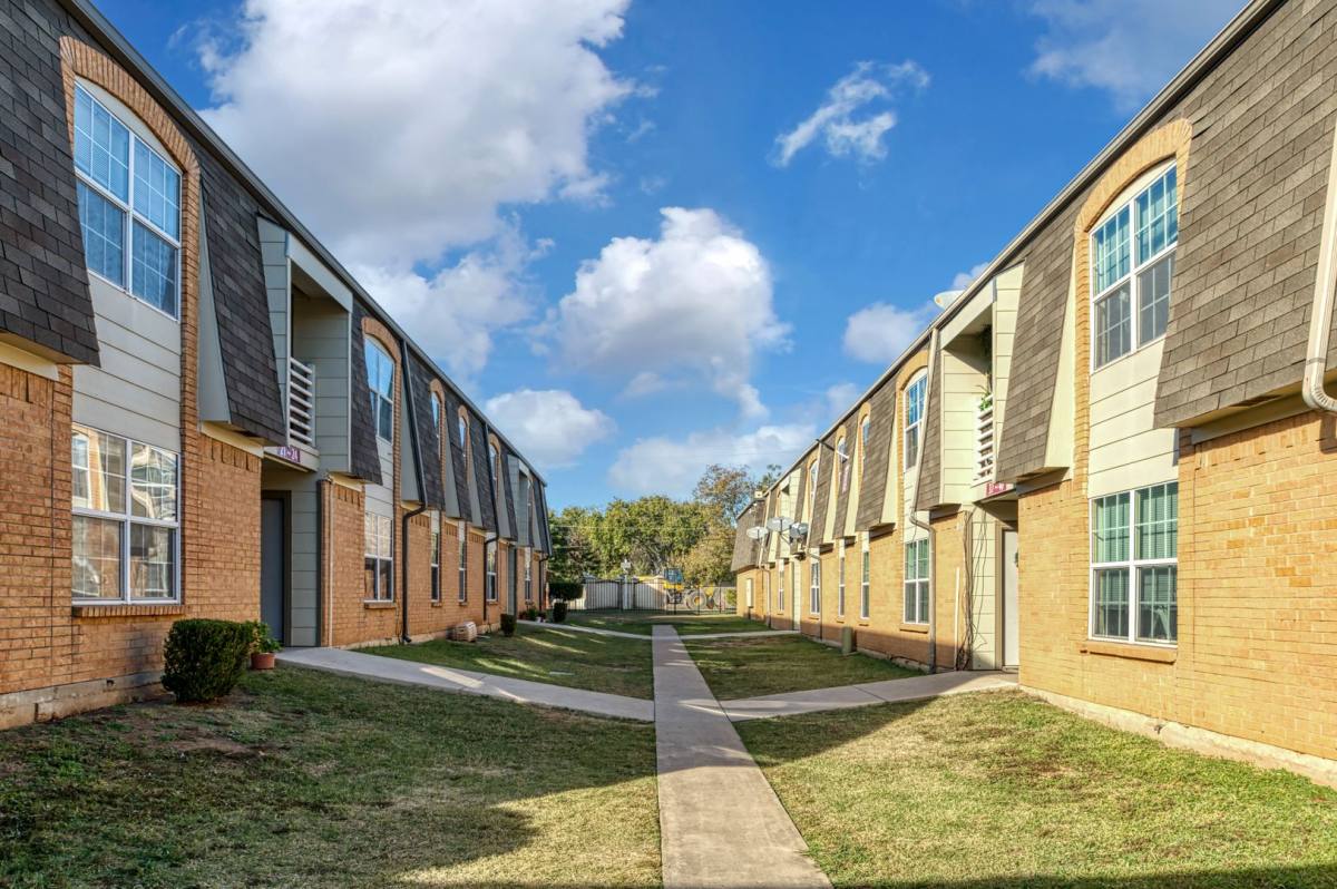 Apartment for rent at 7030 Glenview Dr, North Richland Hills, TX 76180