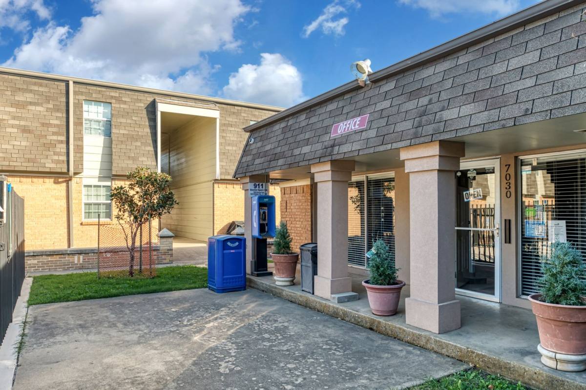 Apartment for rent at 7030 Glenview Dr, North Richland Hills, TX 76180
