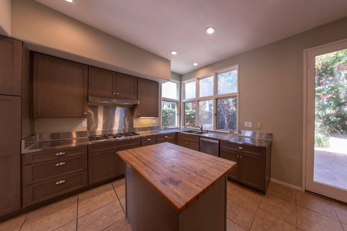 Townhouse for rent at 9756 Keeneland Row, La Jolla, CA 92037
