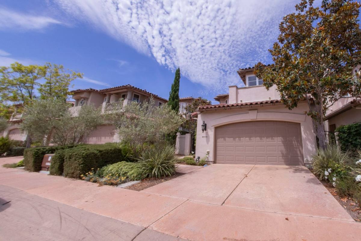 Townhouse for rent at 9756 Keeneland Row, La Jolla, CA 92037