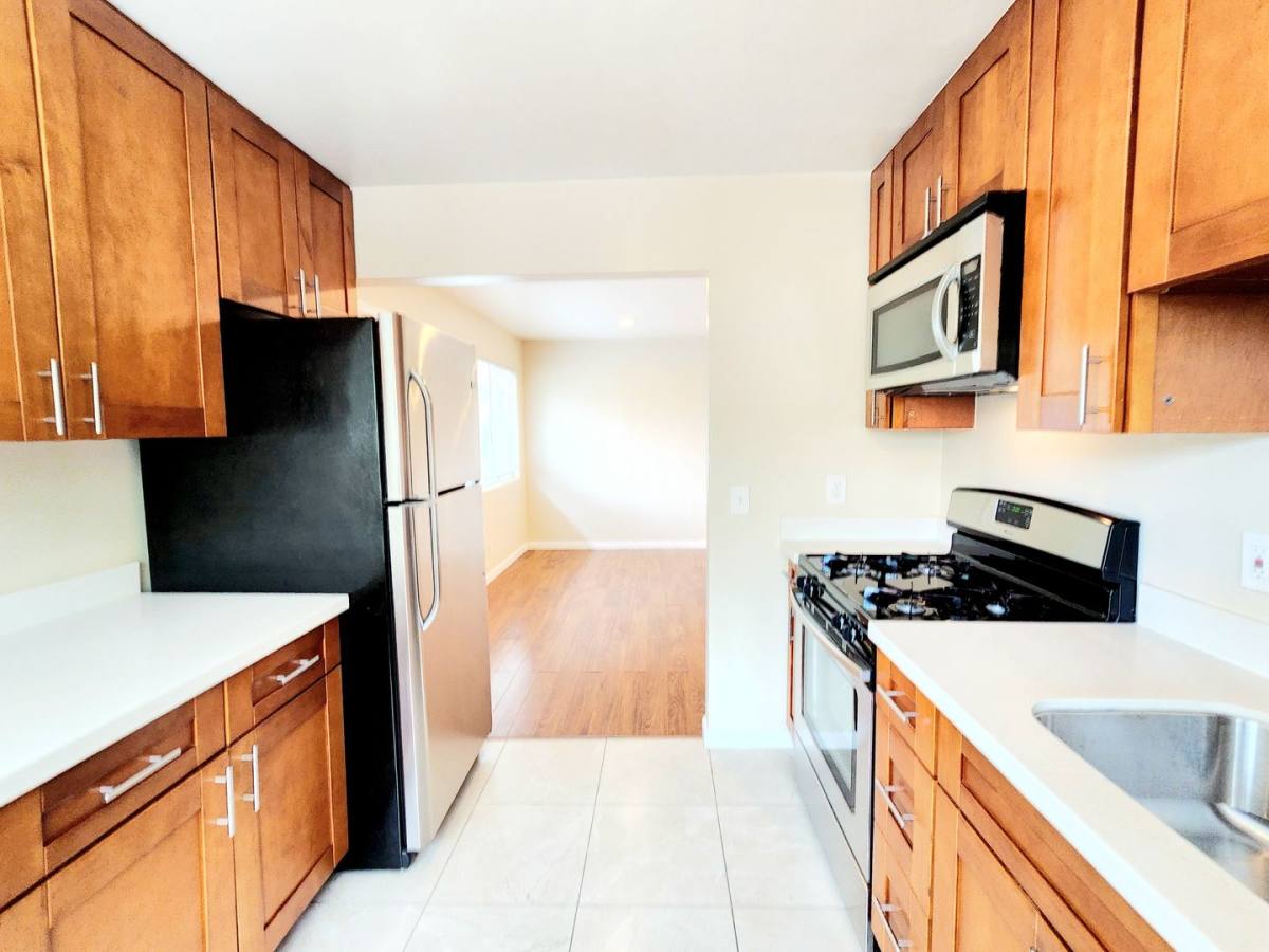 Apartment for rent at 416 Poplar Ave, Redwood City, CA 94061