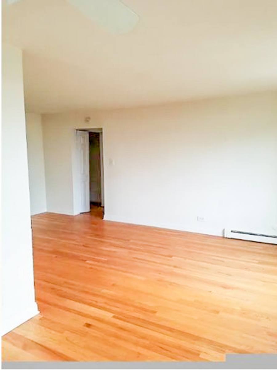 Apartment for rent at 6705 N California Ave #GE, Chicago, IL 60645